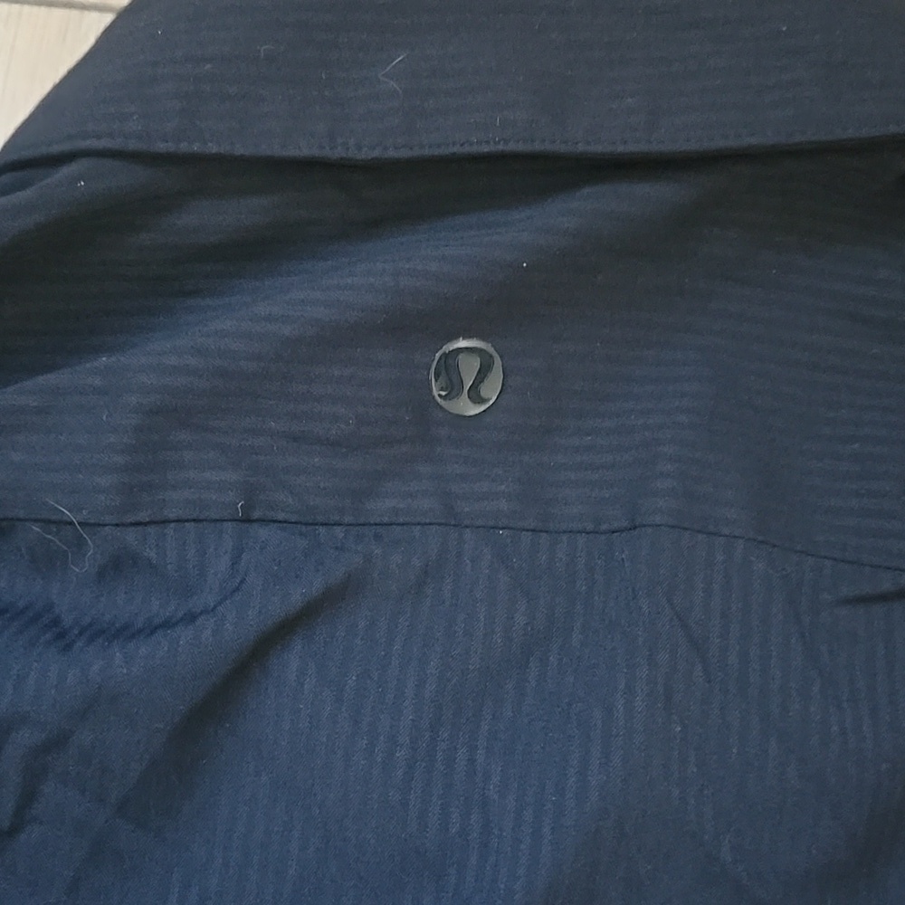 Lululemon Mission Long Sleeve Button Down Shirt Sz S - Picture 5 of 8
